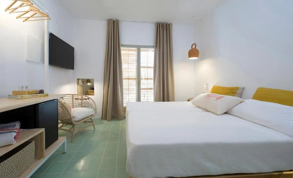 Habitación Doble con balcón — Hostal Boutique Cana Rita