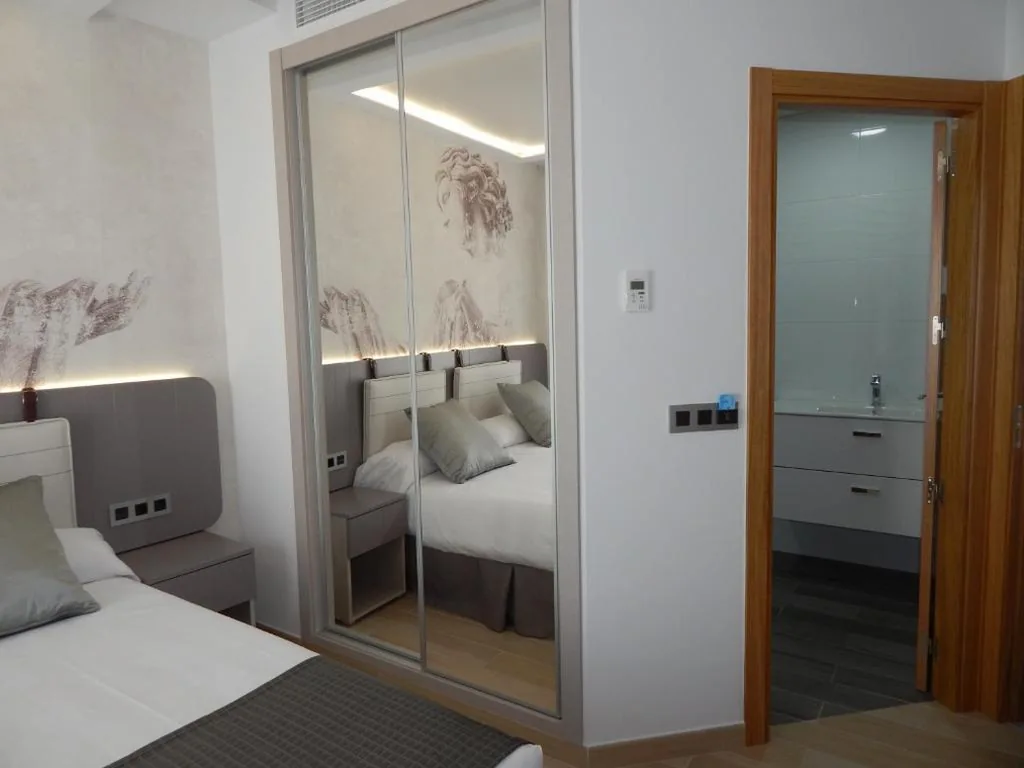 Deluxe Twin Room — Hostal Boutique Doña Carmen - Adults Recommended