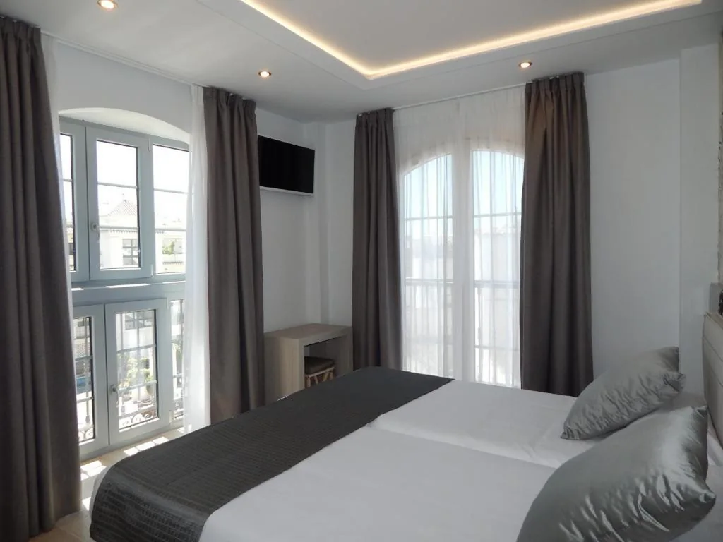 Deluxe Double Room — Hostal Boutique Doña Carmen - Adults Recommended