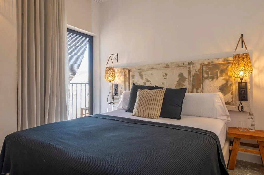 バルコニー付きダブルルーム — Hostal Boutique Es Menut
