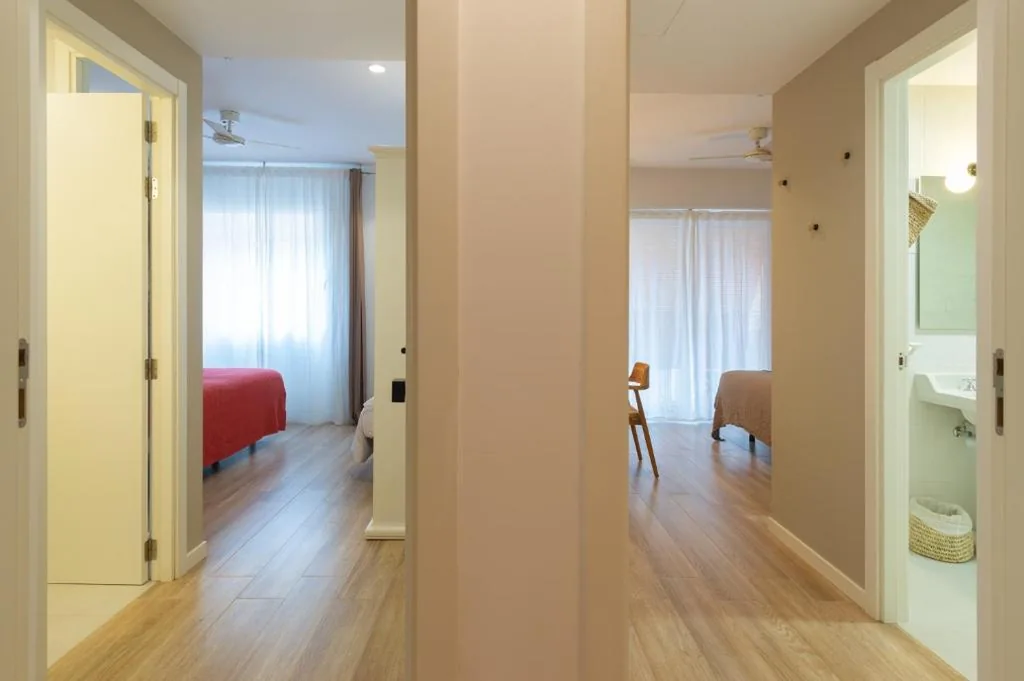 Habitación Familiar con balcón — Hostal Boutique Es Portalet