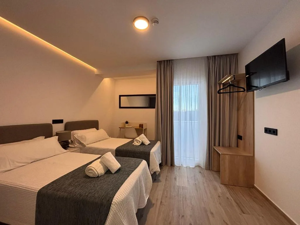 Deluxe-tweepersoonskamer met balkon - 1 of 2 bedden — Hostal Boutique Hs Puerto Lumbreras