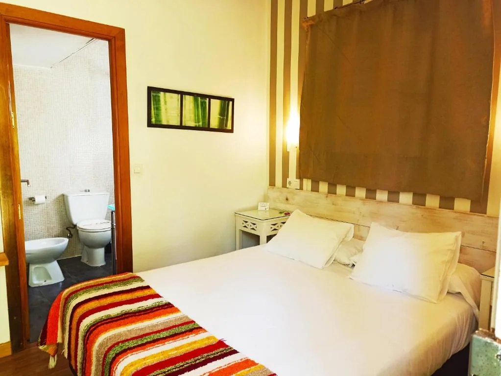 Camera singola con doccia — Hostal Boutique Los Geranios del Pinar