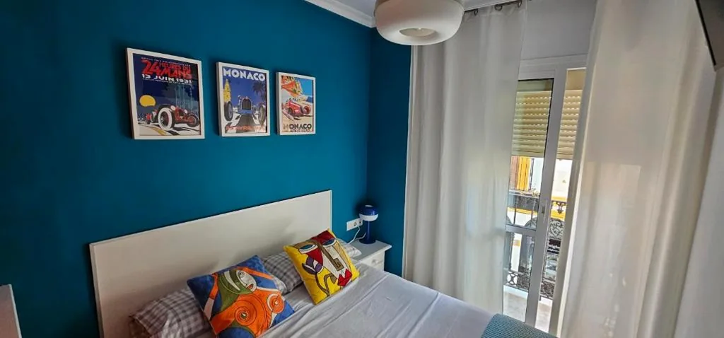 Quarto Duplo de 10 m² com Casa de Banho Privativa — Hostal Boutique Luna de Nerja OLIVE OIL FREE DEGUSTATION & SALE