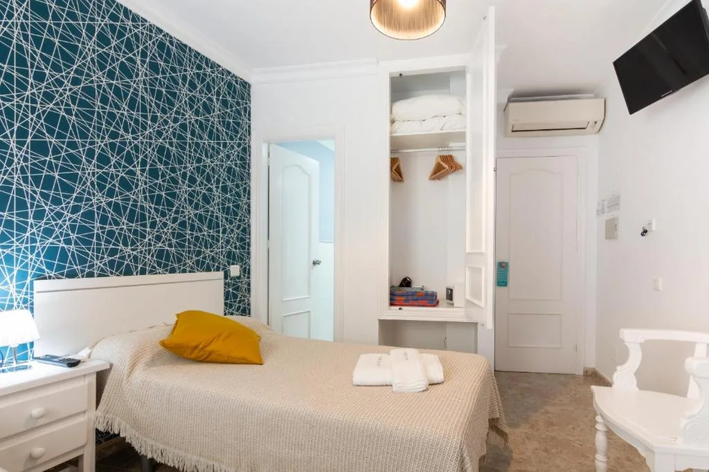Hostal Boutique Luna de Nerja OLIVE OIL FREE DEGUSTATION & SALE