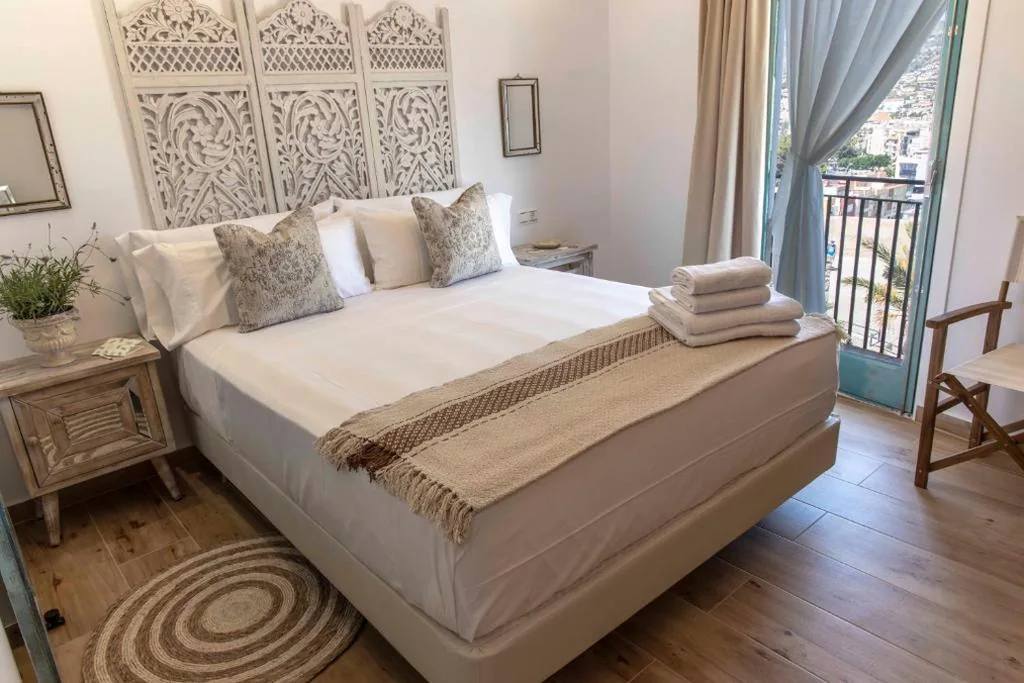 Chambre Double Deluxe avec balcon et vue sur la mer — Hostal Boutique Olvido 22 Adults Only