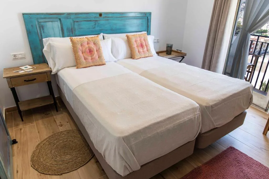 Chambre Double Deluxe avec vue sur la mer - 2 lits — Hostal Boutique Olvido 22 Adults Only