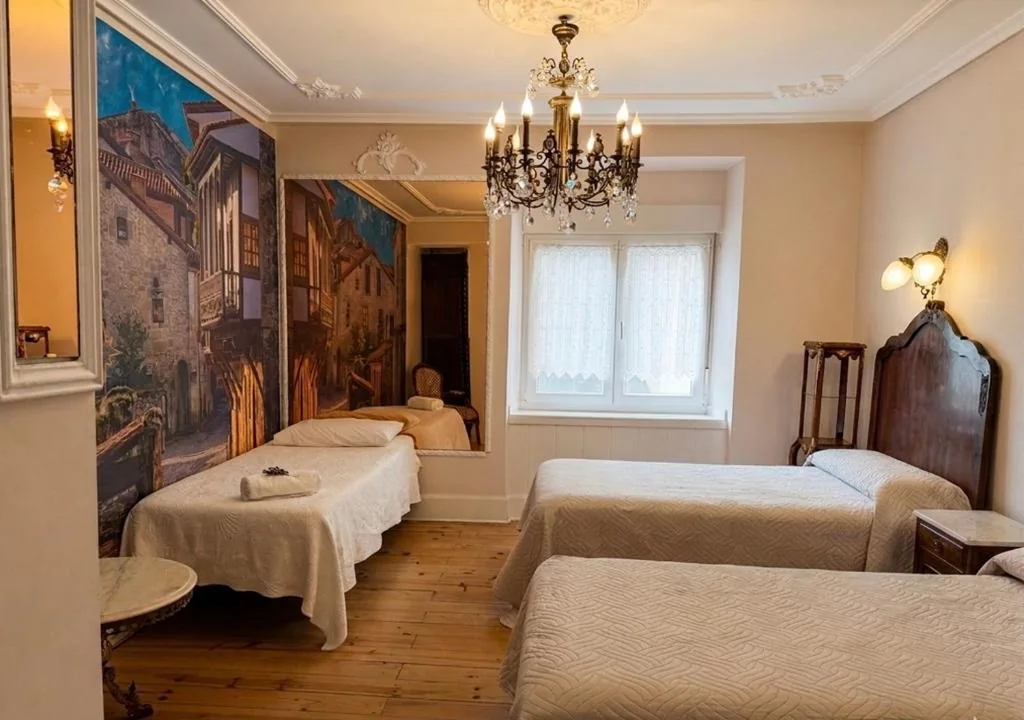 Habitación Triple Confort — Hostal Boutique Puerta del Sol