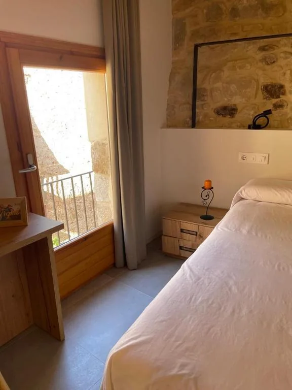 Habitación Cuádruple - vistas al jardín — Hostal Boutique Restaurante El Algars
