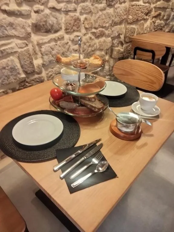 Habitación Doble Deluxe con balcón — Hostal Boutique Restaurante El Algars