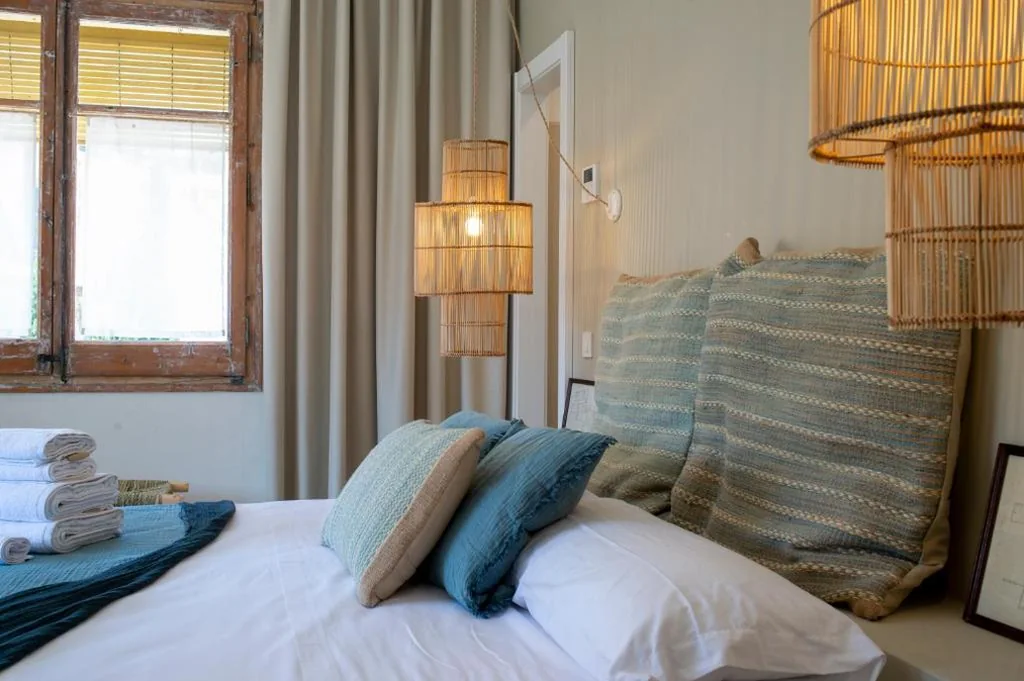 Chambre Deluxe avec vue sur l'église — Hostal Boutique Sa Nansa