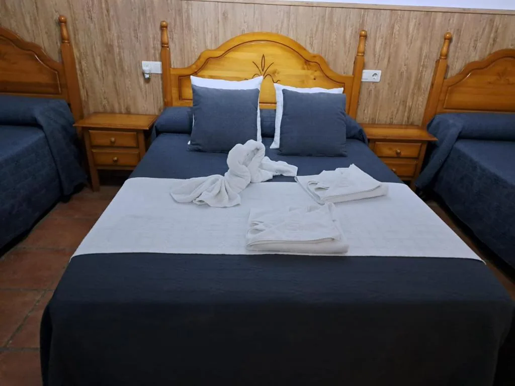 Habitación Doble - 1 o 2 camas — Hostal Breñaverde