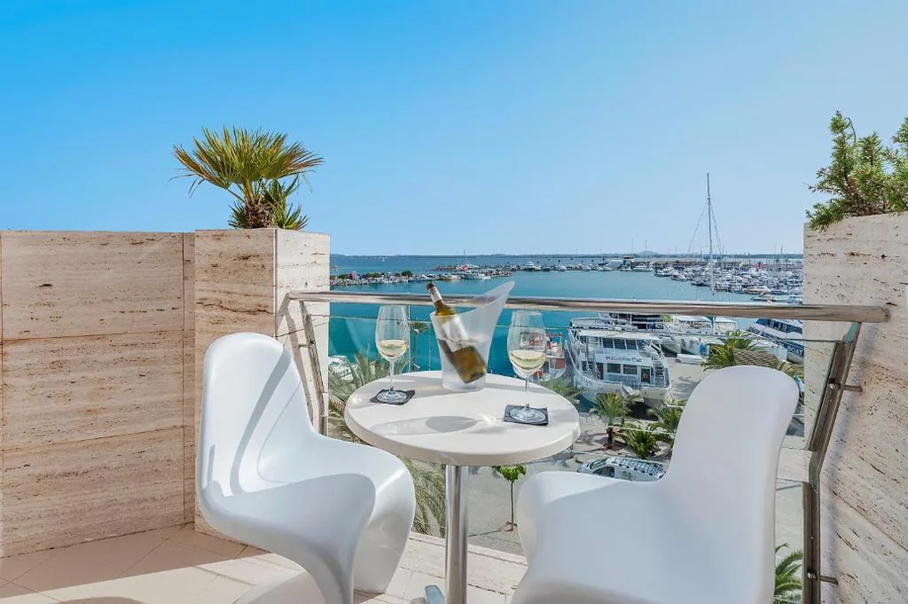 Doppelzimmer mit Meerblick – 2 Betten — Hostal Brisa Marina