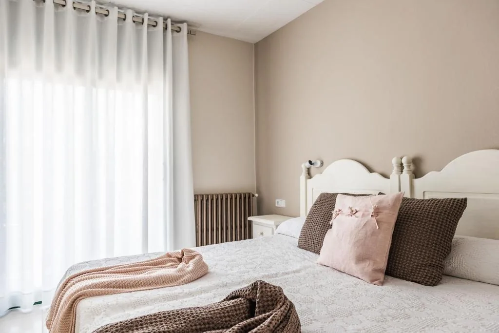Quarto Duplo com Varanda — Hostal Buenos Aires