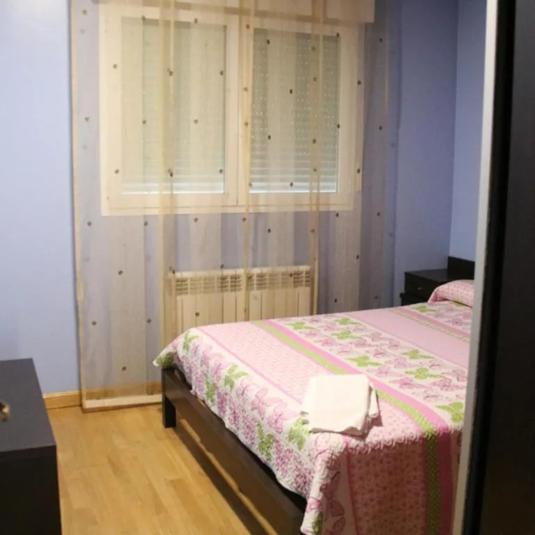 Huis — HOSTAL BURGALES
