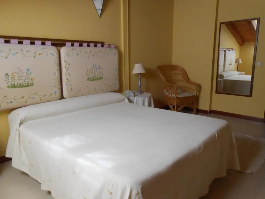 Doppelzimmer – 1 oder 2 Betten — Hostal Burgos