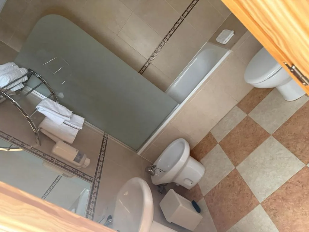 Dreibettzimmer — Hostal Cabañas