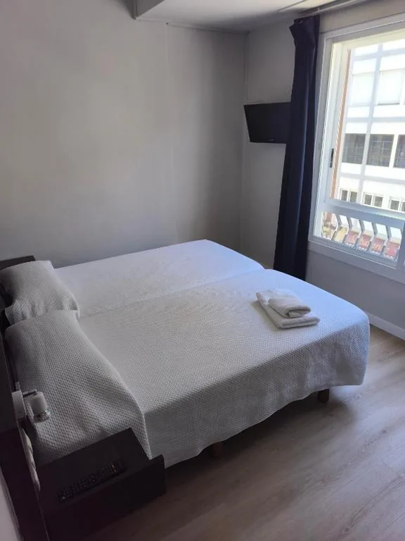 Habitación Doble Estándar — Hostal Cafetería La Rotonda