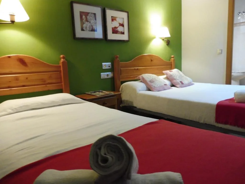 Chambre triple standard — Hostal Cal Batista
