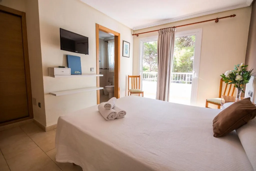 Doppelzimmer – 1 oder 2 Betten — Hostal Cala Boix