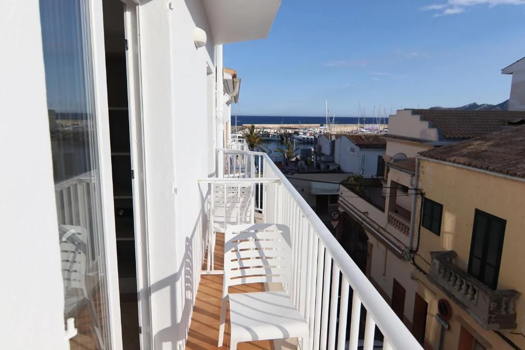 Habitación Doble con balcón, aire acondicionado y calefacción - 2 camas — Hostal Cala Ratjada