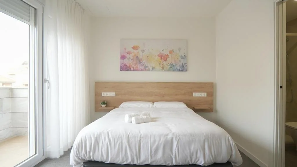Habitación Doble con balcón — Hostal Calaya