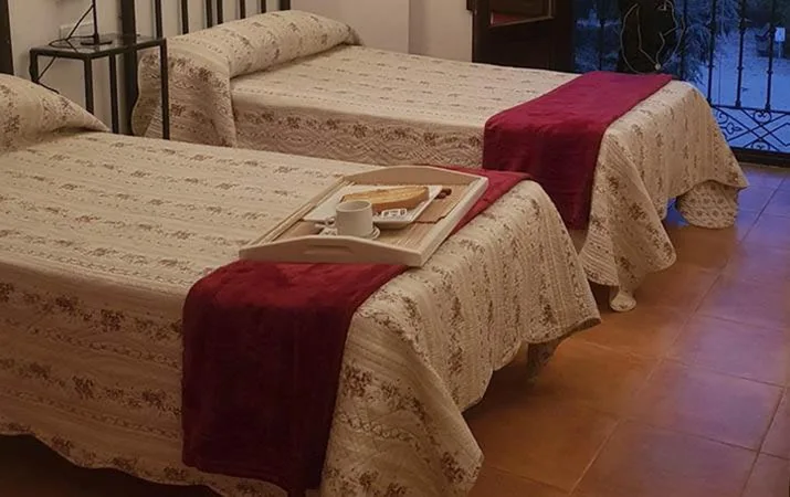 Quarto Duplo com varanda — Hostal Calderon Cuenca