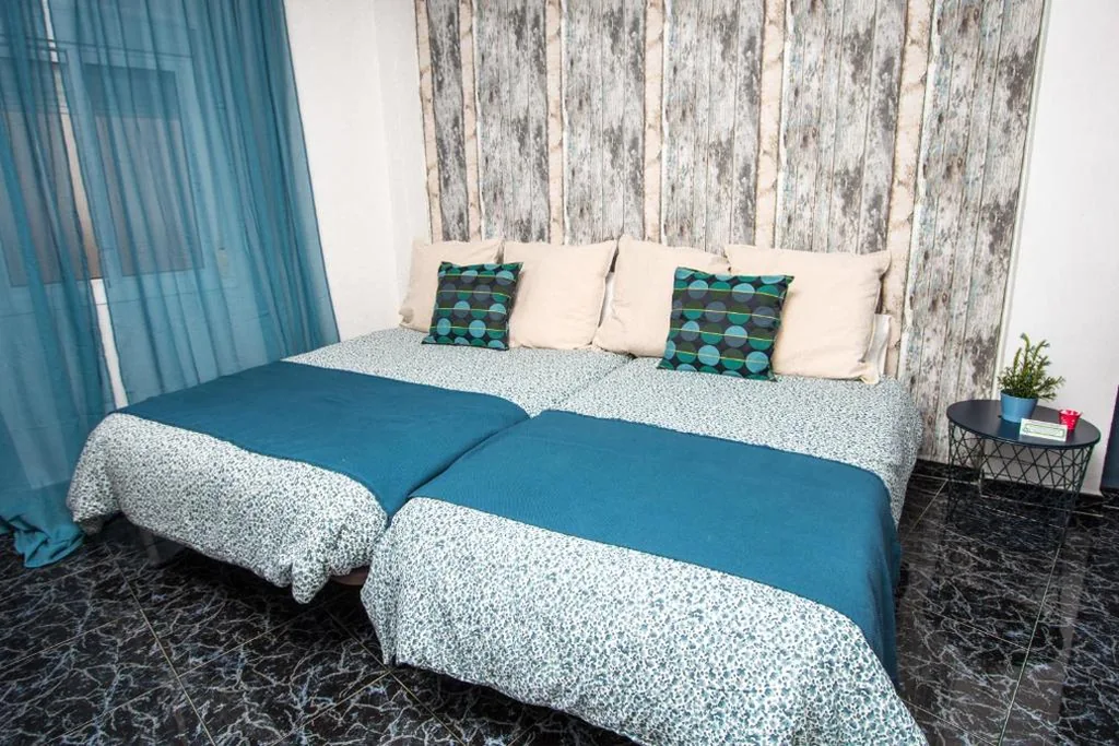 Camera matrimoniale con bagno privato — Hostal Caminito del Rey