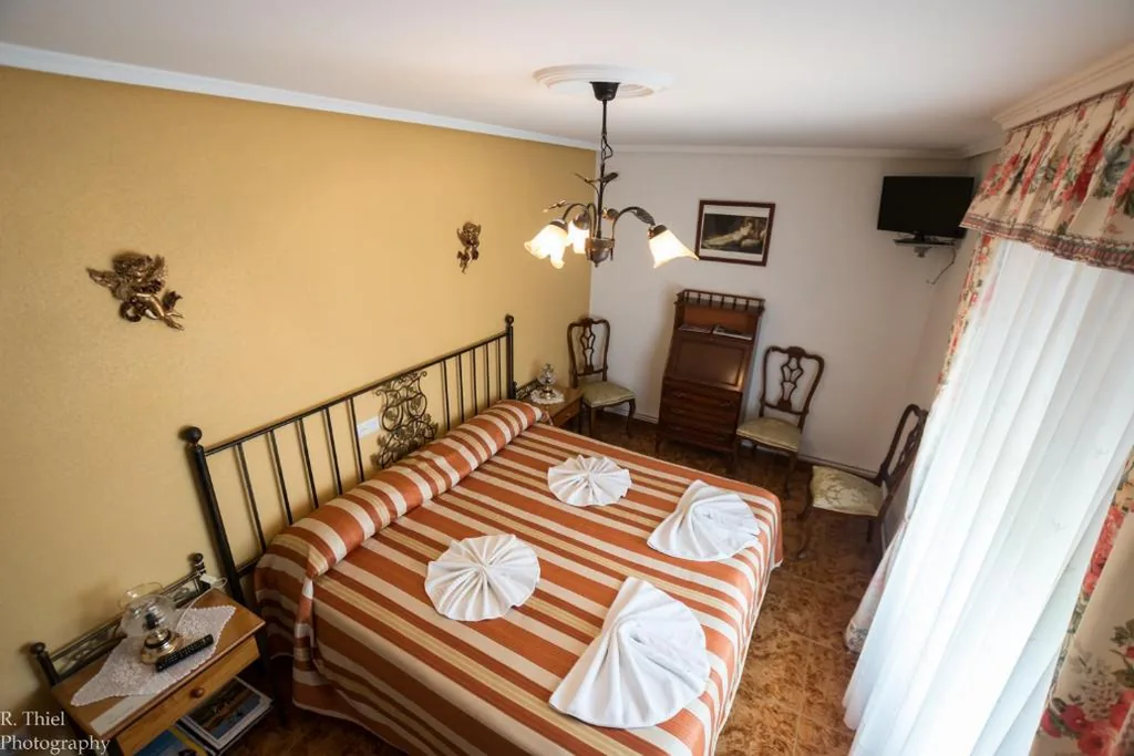 Doble Superior con baño privado — Hostal Camino de Santiago
