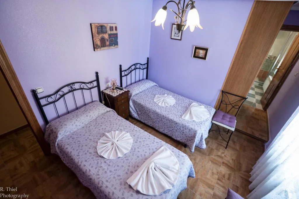 Habitación Doble con baño privado — Hostal Camino de Santiago