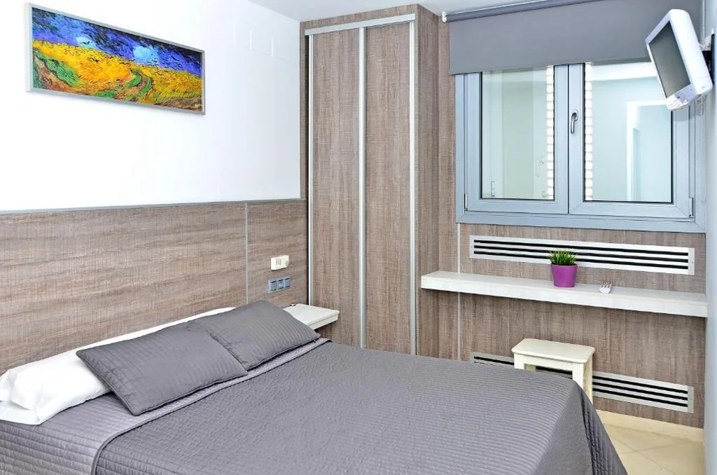 Camera doppia piccola - 1 o 2 letti — Hostal Campito
