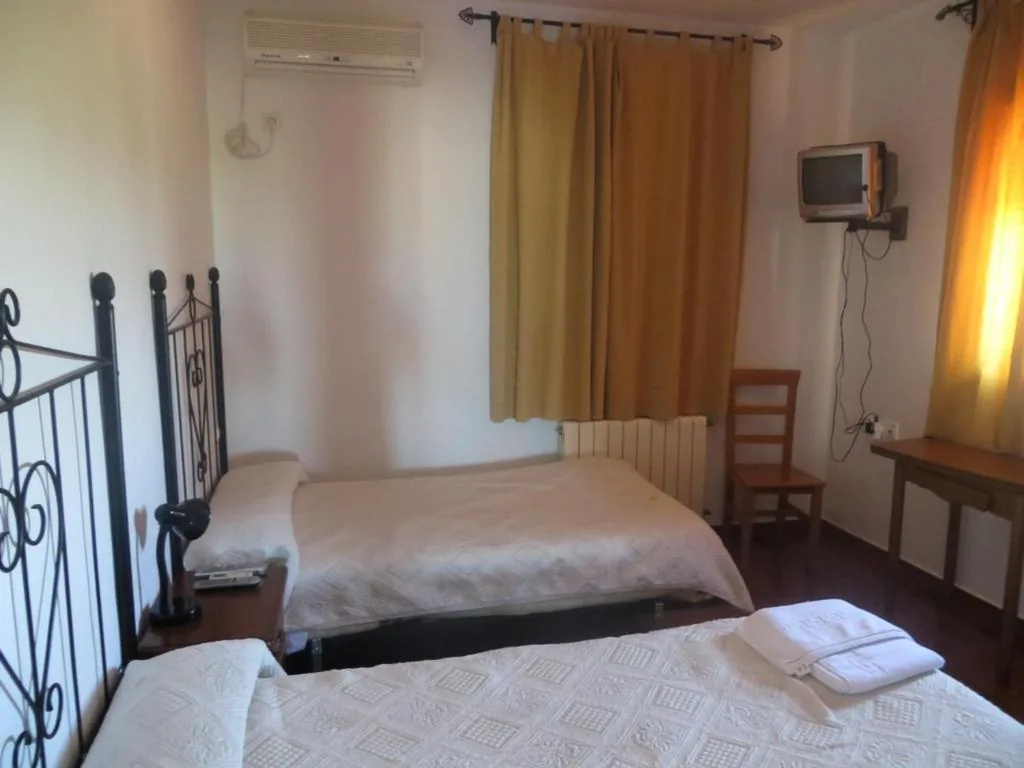 Double Room with View - 1 or 2 Beds — Hostal Campoabierto