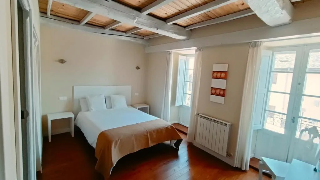 Chambre double avec salle de bains privative — Hostal Camponaraya