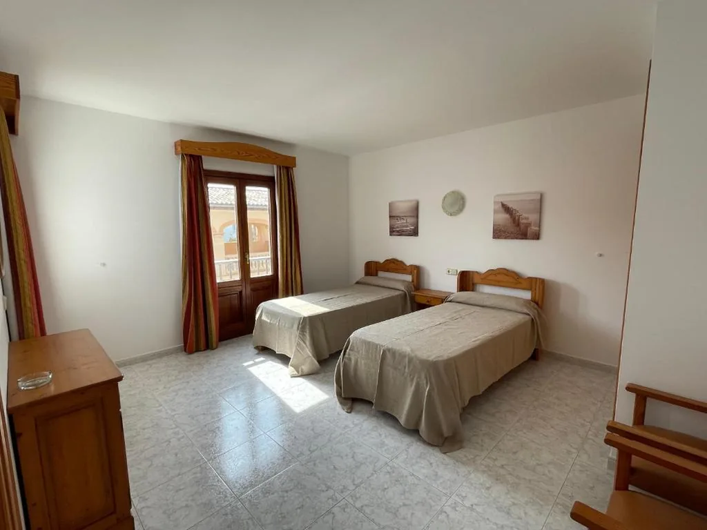 Camera doppia con bagno privato — Hostal CAN GALLU