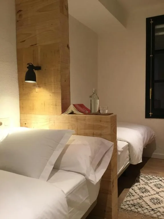 Habitación Cuádruple con baño — Hostal Can Maret