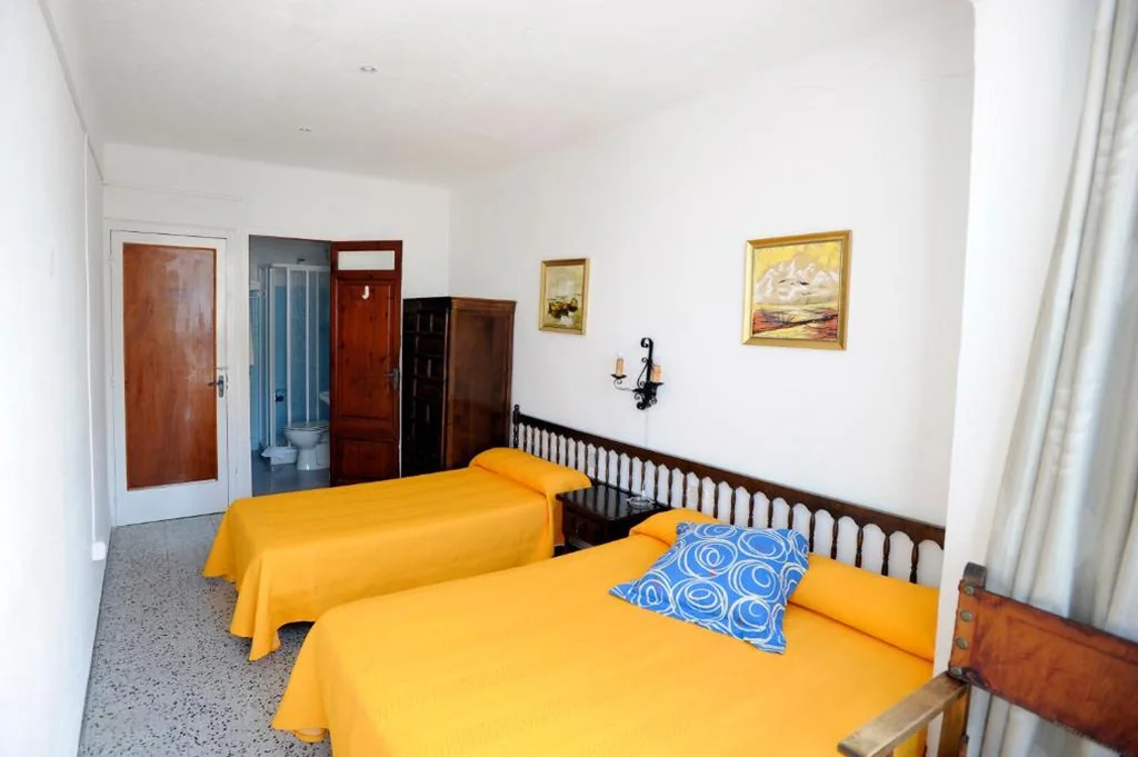 Habitación Doble - 1 o 2 camas — Hostal Can Marinés