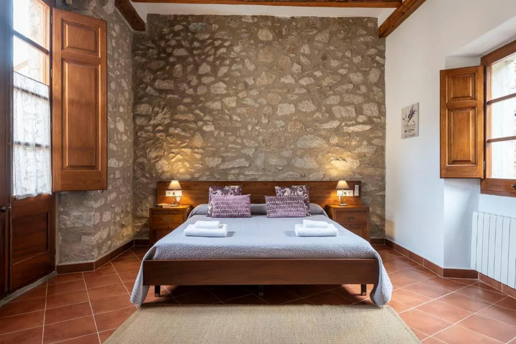 Chambre Deluxe - 1 grand lit — Hostal Can Xicu