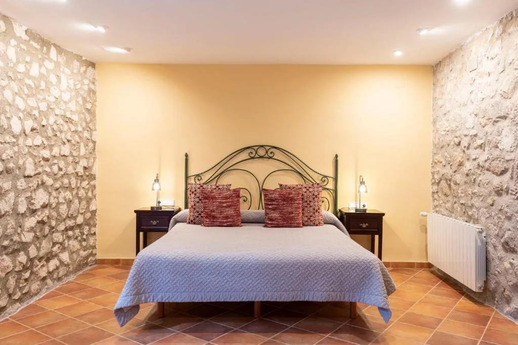 Chambre double avec baignoire spa — Hostal Can Xicu