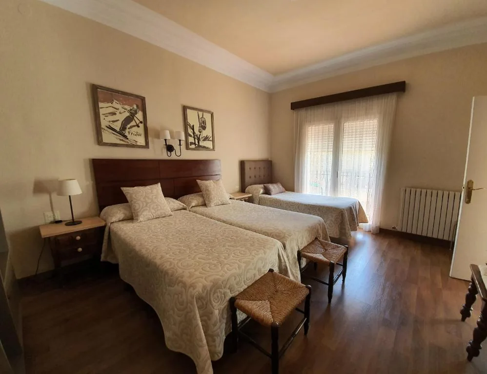 Camera tripla — Hostal Canigó