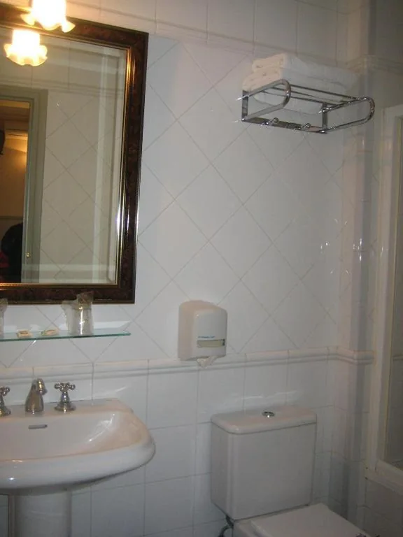 Habitación Individual — Hostal Canovas