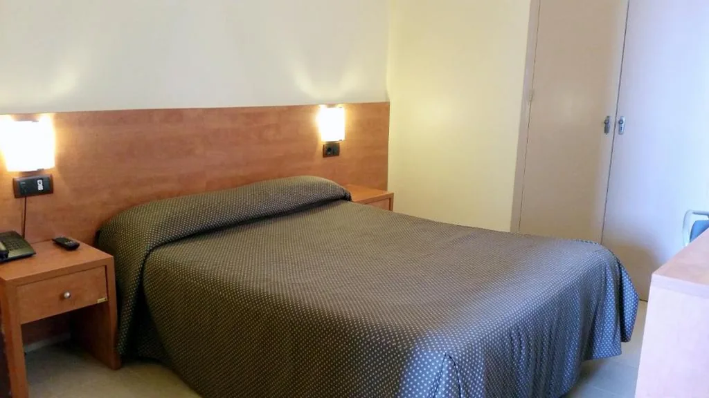 Camera doppia con bagno in comune — Hostal Capitol Ramblas