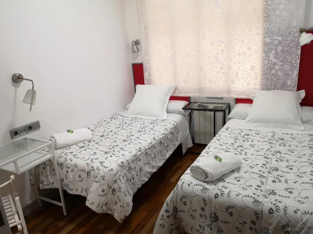 Twin Room — Hostal Carbonara