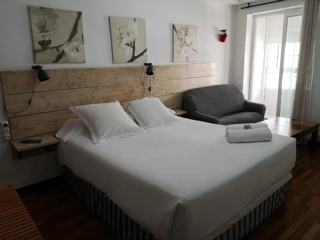 Superior Double Room — Hostal Carbonara