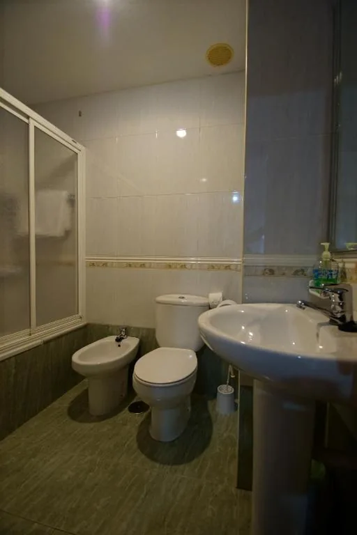 Budget Room — Hostal Carbonara