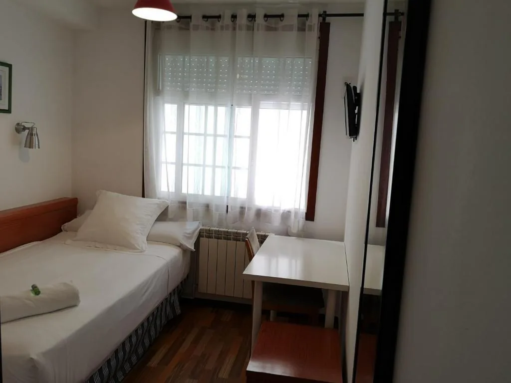 Single Room — Hostal Carbonara