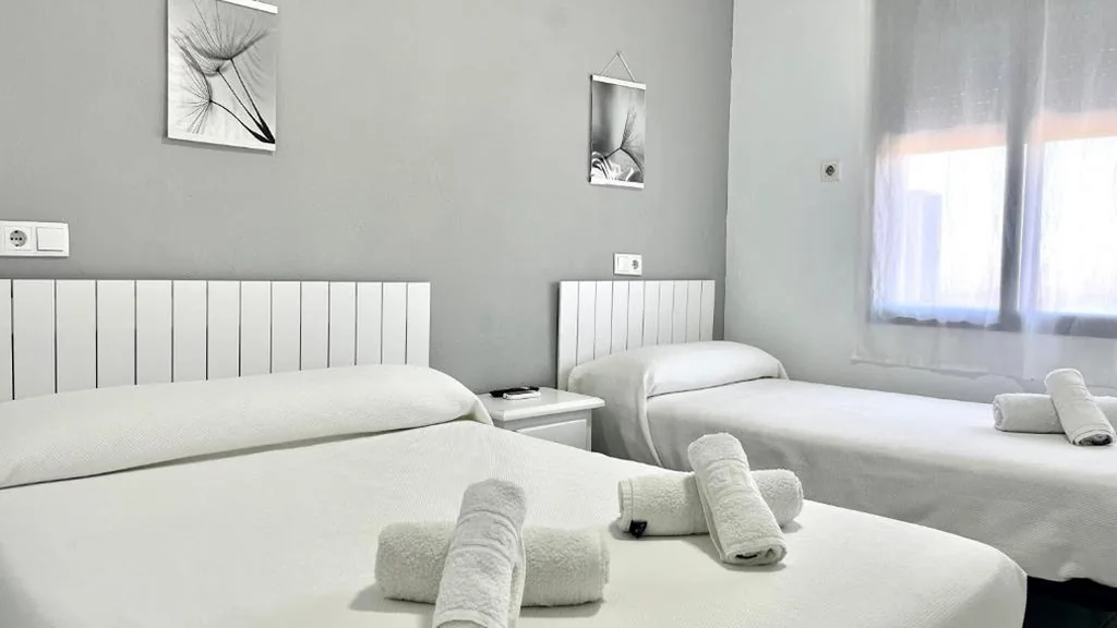 Driepersoonskamer — Hostal Carlos III