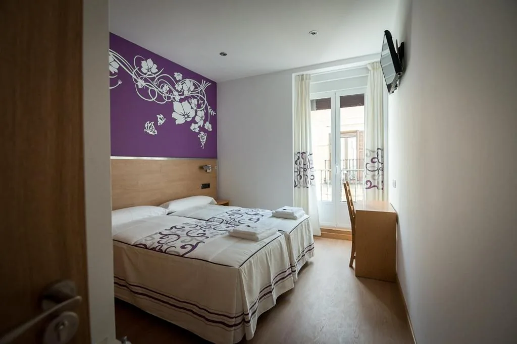 Camera doppia con 2 letti — Hostal Carracedo