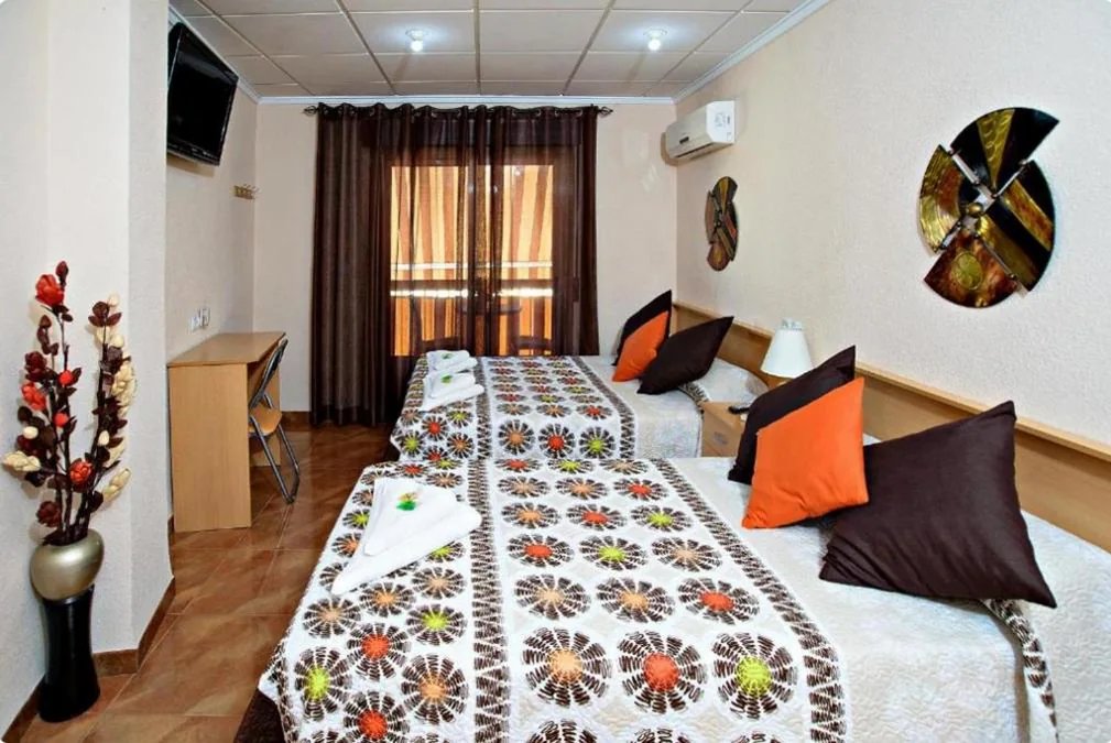 クラシックトリプルルーム — Hostal Carrizo