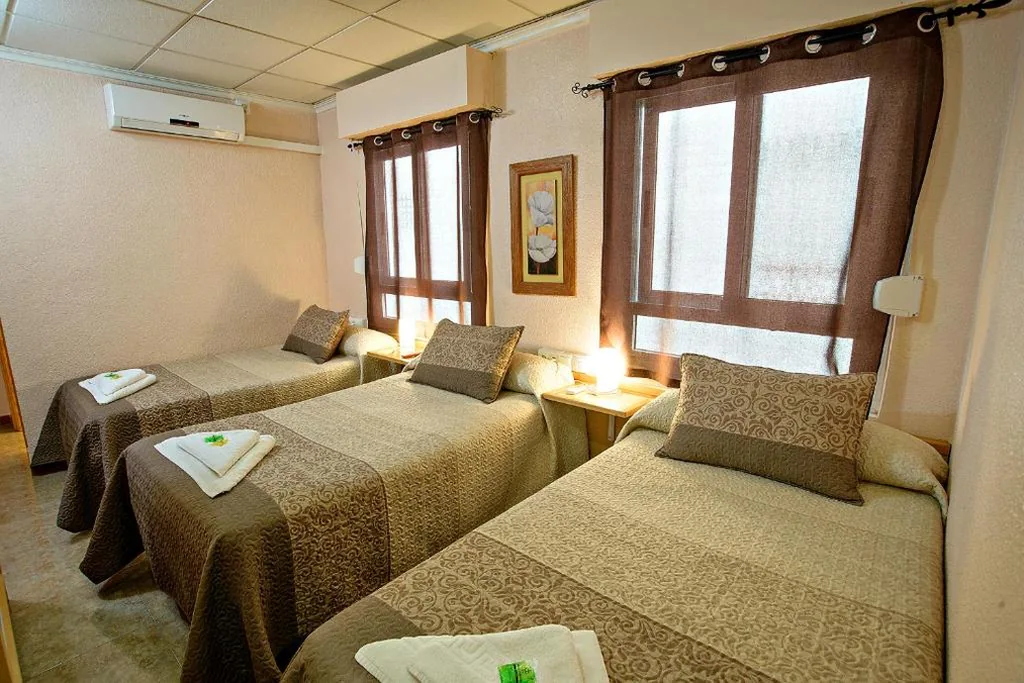 トリプルルーム — Hostal Carrizo