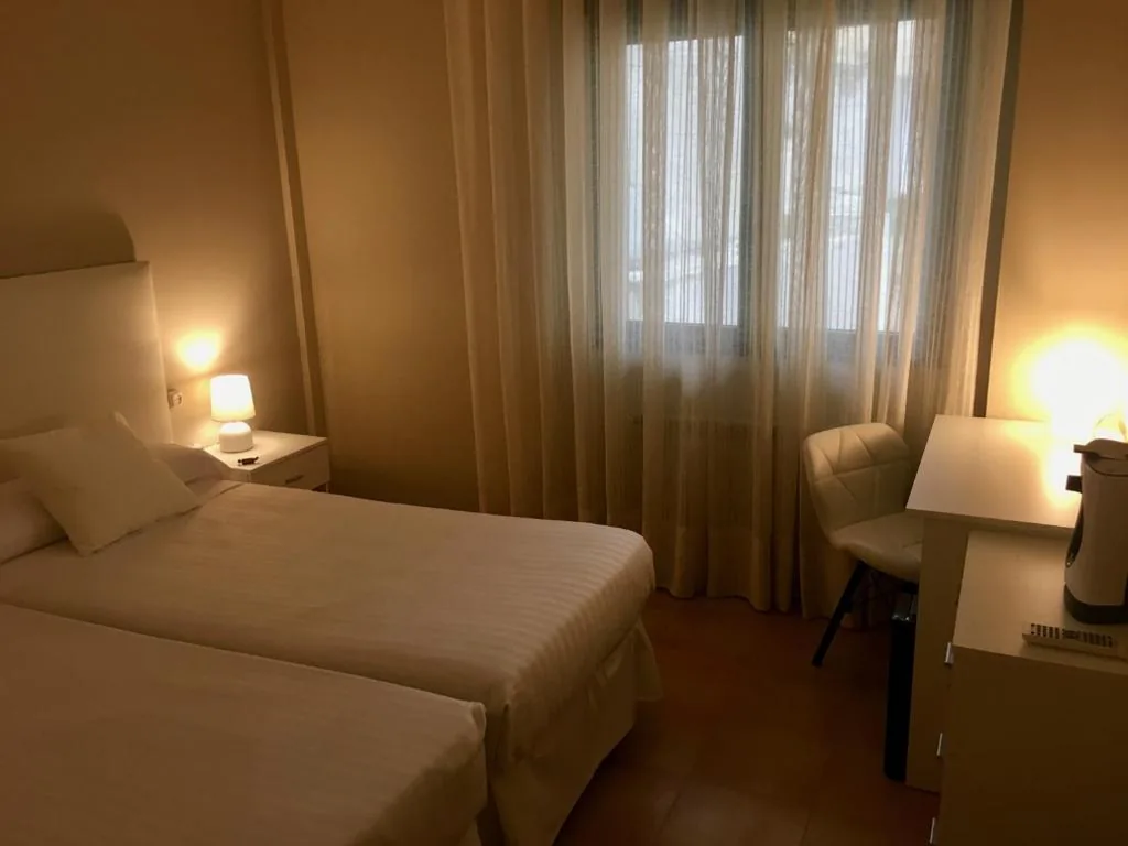 Camera doppia senza vista mare - 2 letti singoli — Hostal Casa Aurita Adults Only